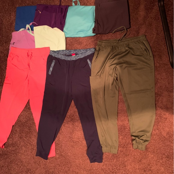 Scrub and pants - Picture 1 of 1